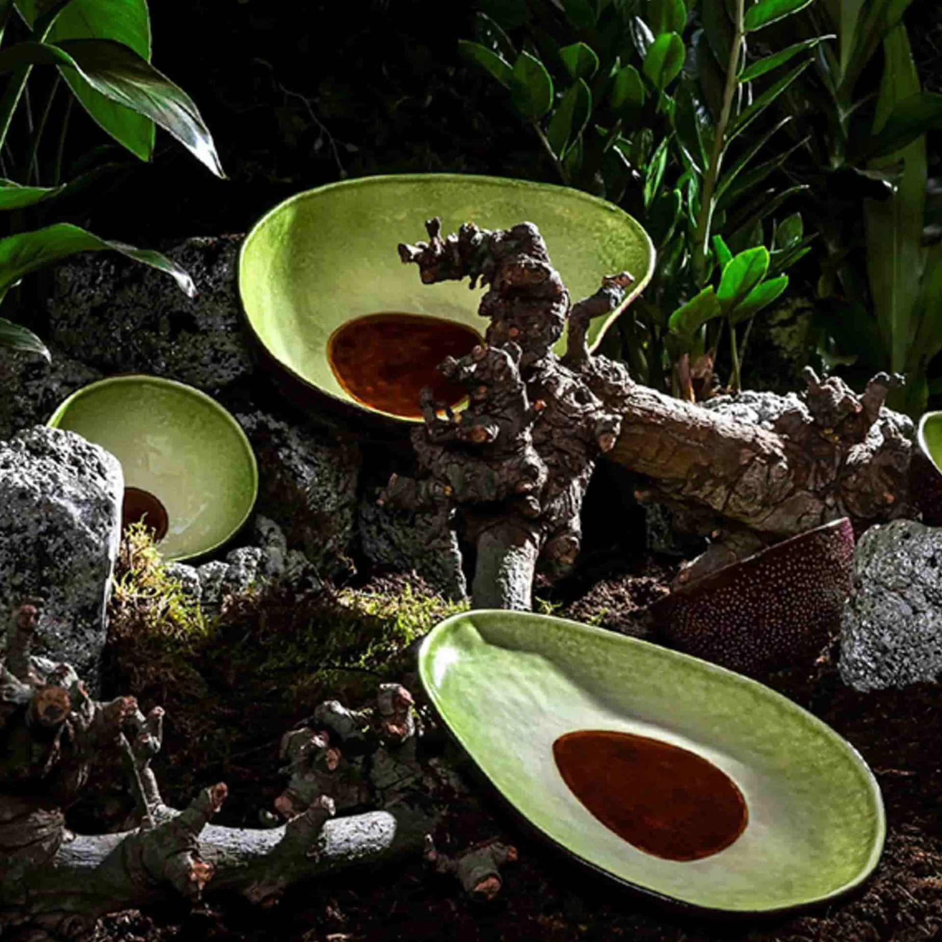 Bordallo Pinheiro Tropical Fruits Avocado Salad Bowl, 34x23x9cm