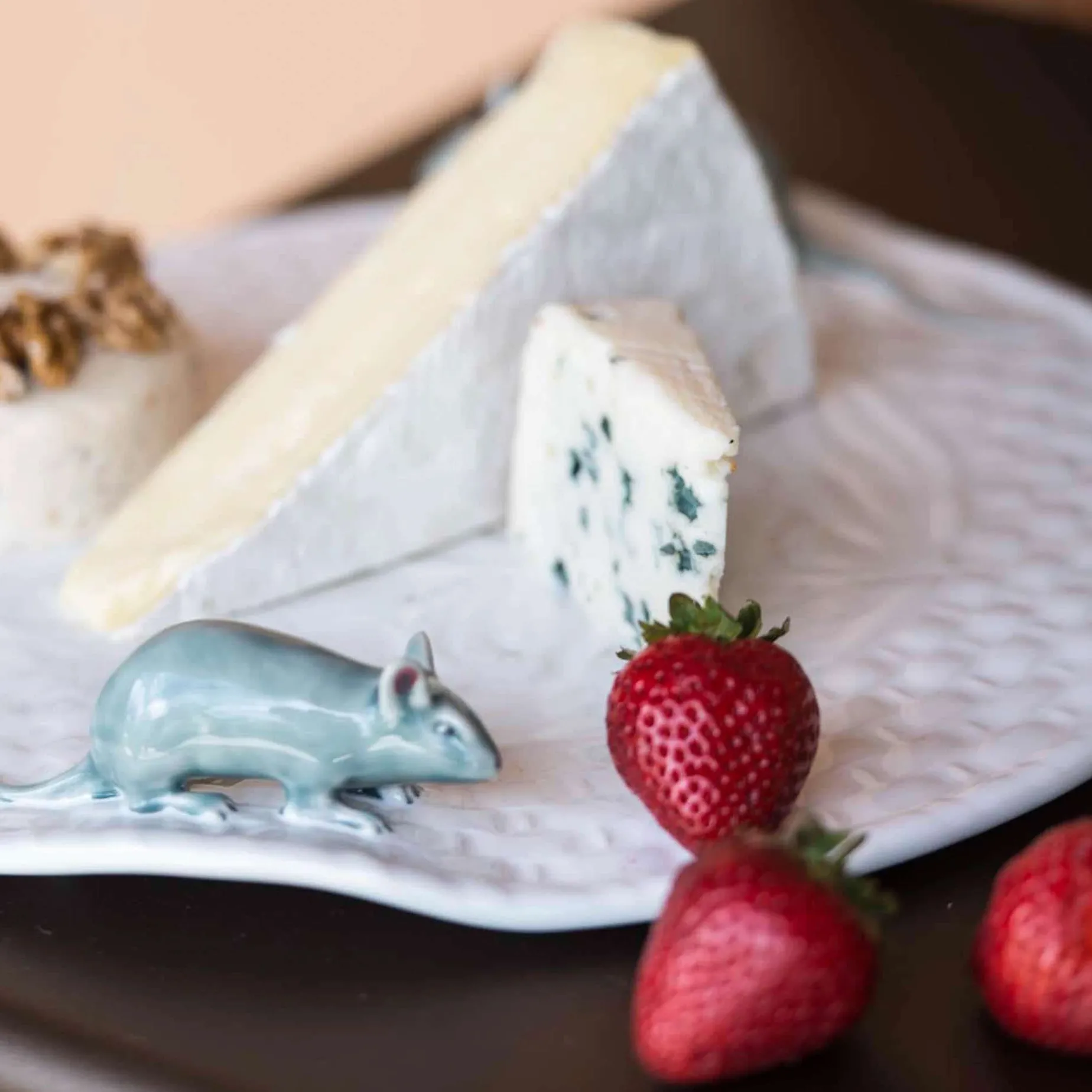 Bordallo Pinheiro White Earthenware Cheese Tray with Mouse