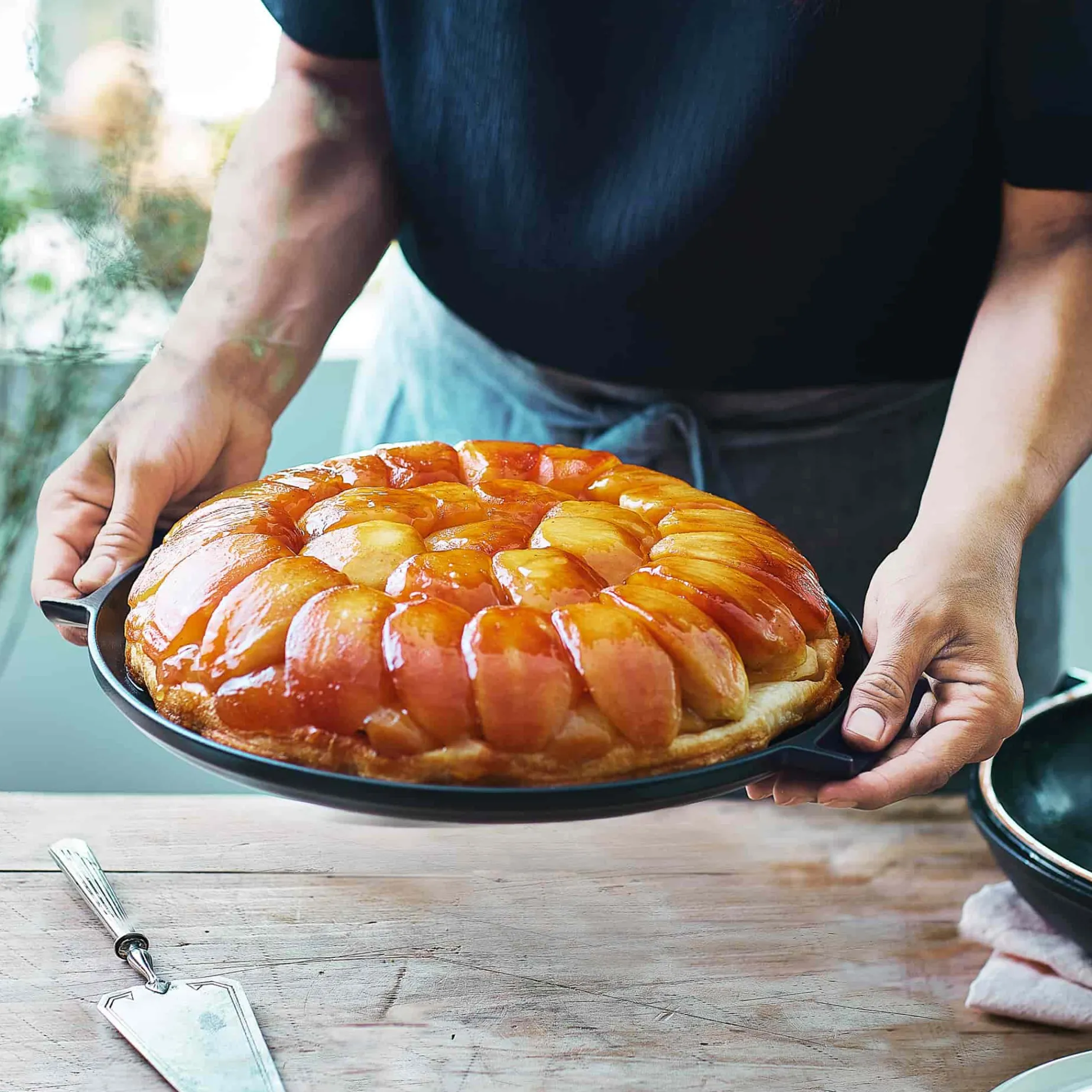 Emile Henry Delight Black Ceramic Induction Tarte Tatin Set, 32.5cm