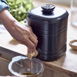 Emile Henry Vinaigrier, 2 litre