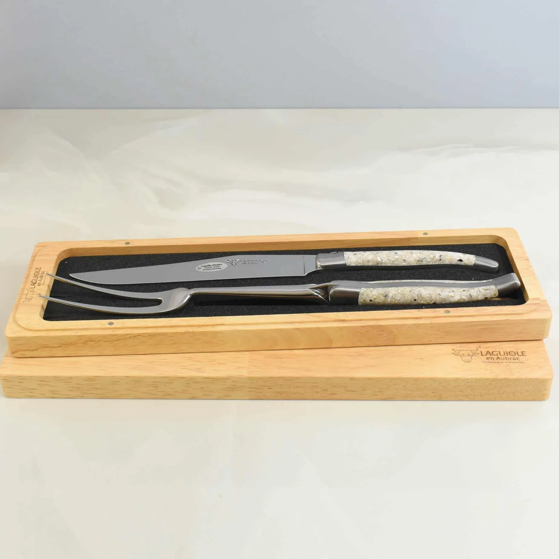 Laguiole en Aubrac Oyster Shell Handle Carving Set