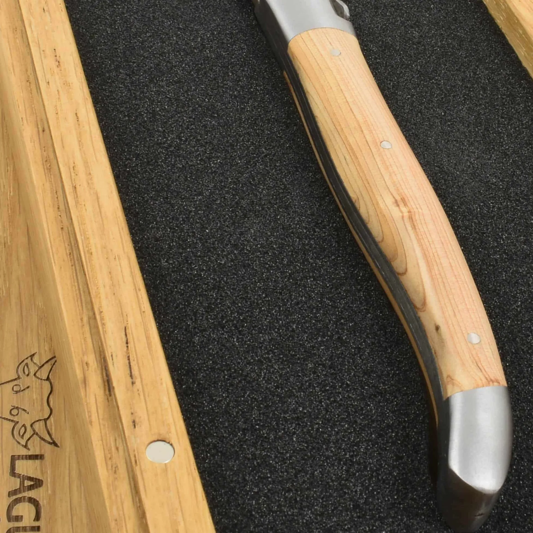 Laguiole en Aubrac Single Cheese Knife, Juniper